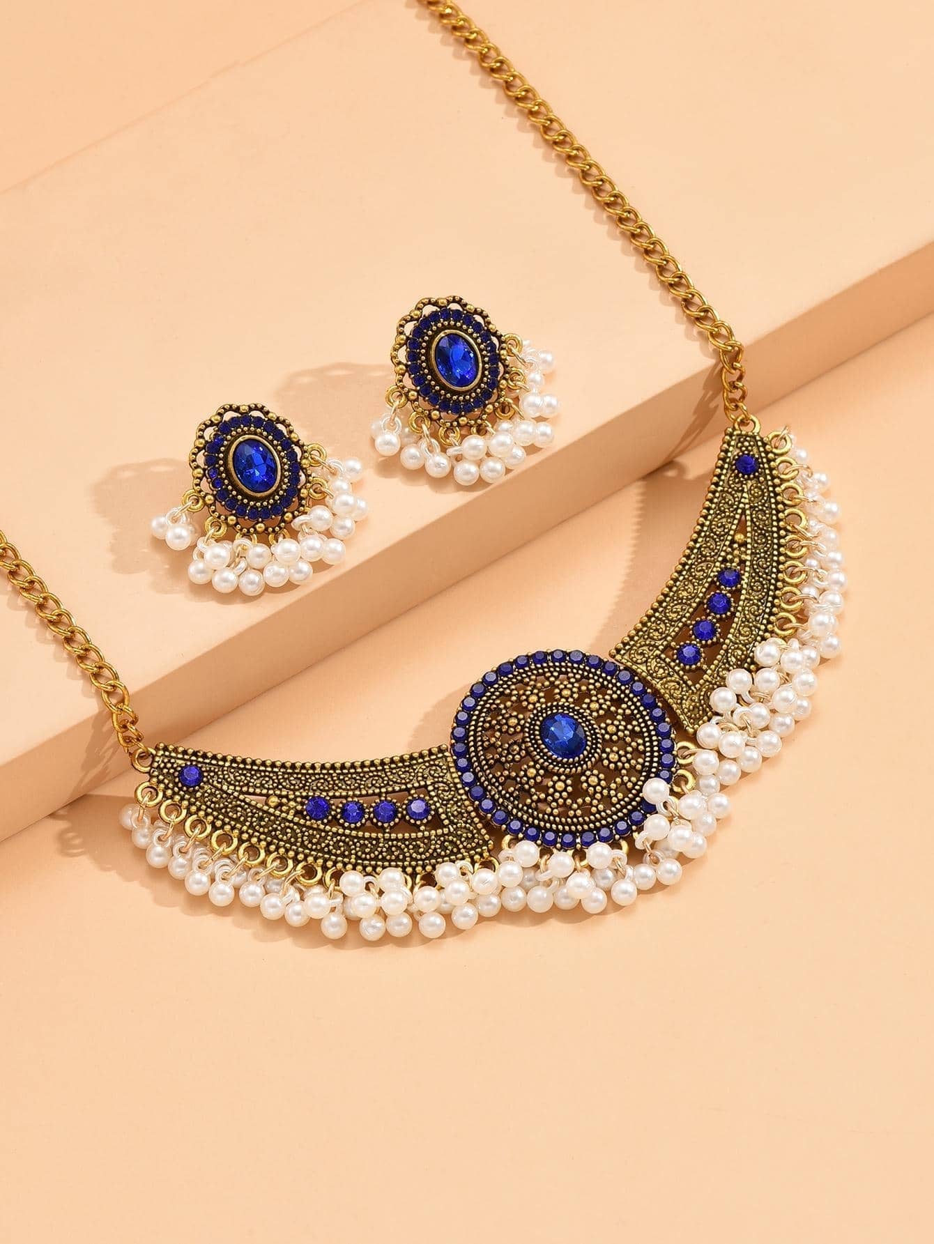 Faux Pearl Decor Necklace & Stud Earrings