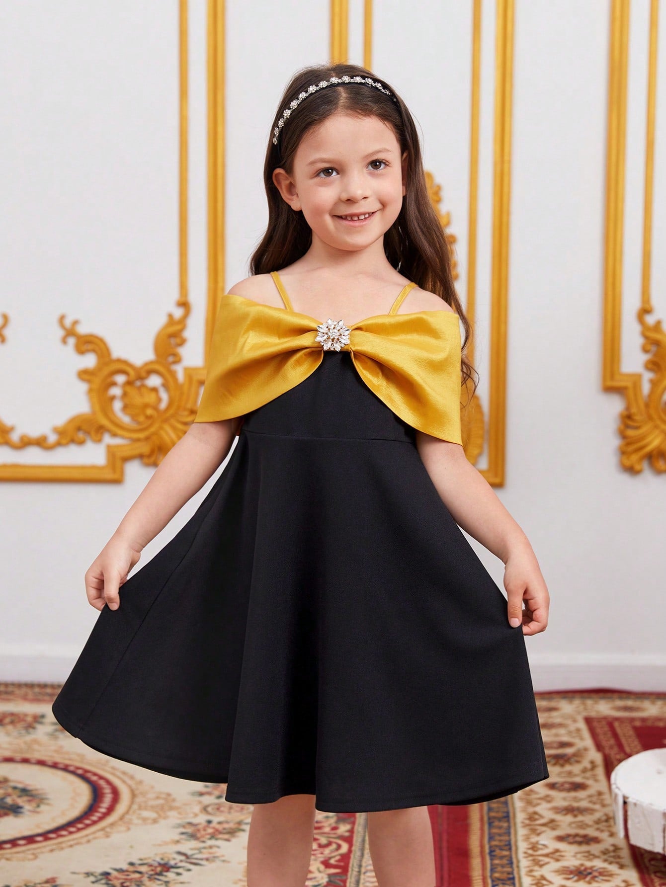 SHEIN Kids Nujoom Toddler Girls Colorblock Rhinestone Detail Cold Shoulder Dress