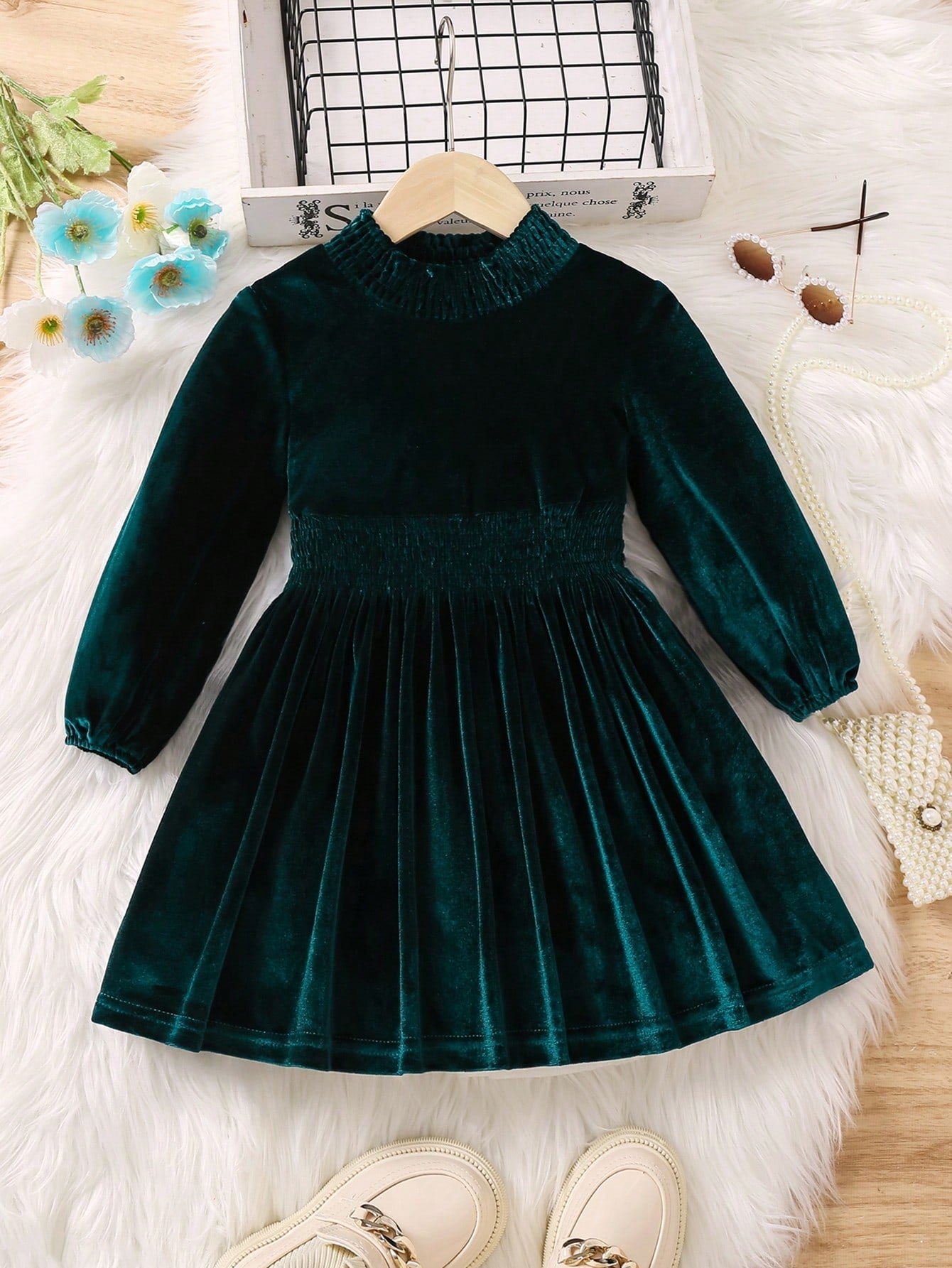 SHEIN Kids FANZEY Young Girl Solid Mock Neck Velvet Dress