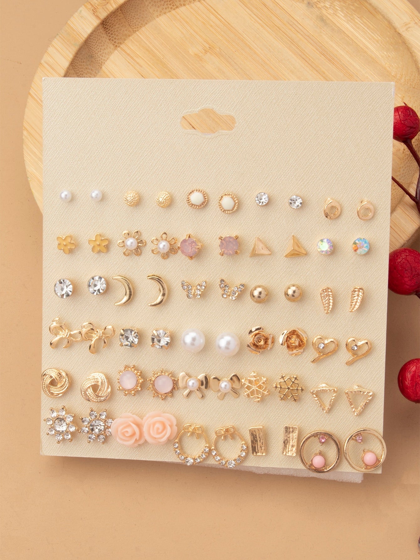 1Card/60Pcs Stylish Floral, Moon & Butterfly Shaped Everyday Simple Earrings