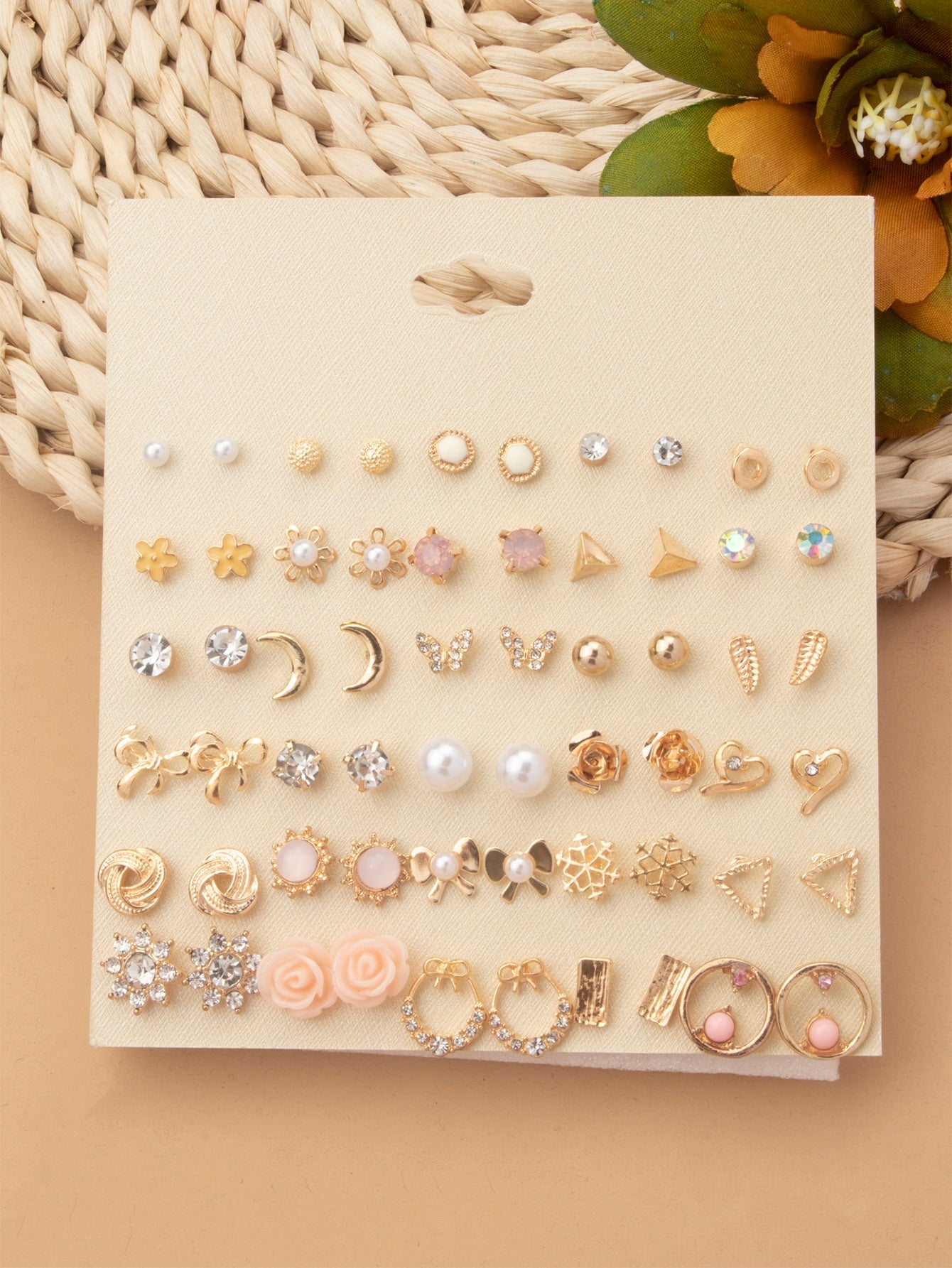1Card/60Pcs Stylish Floral, Moon & Butterfly Shaped Everyday Simple Earrings