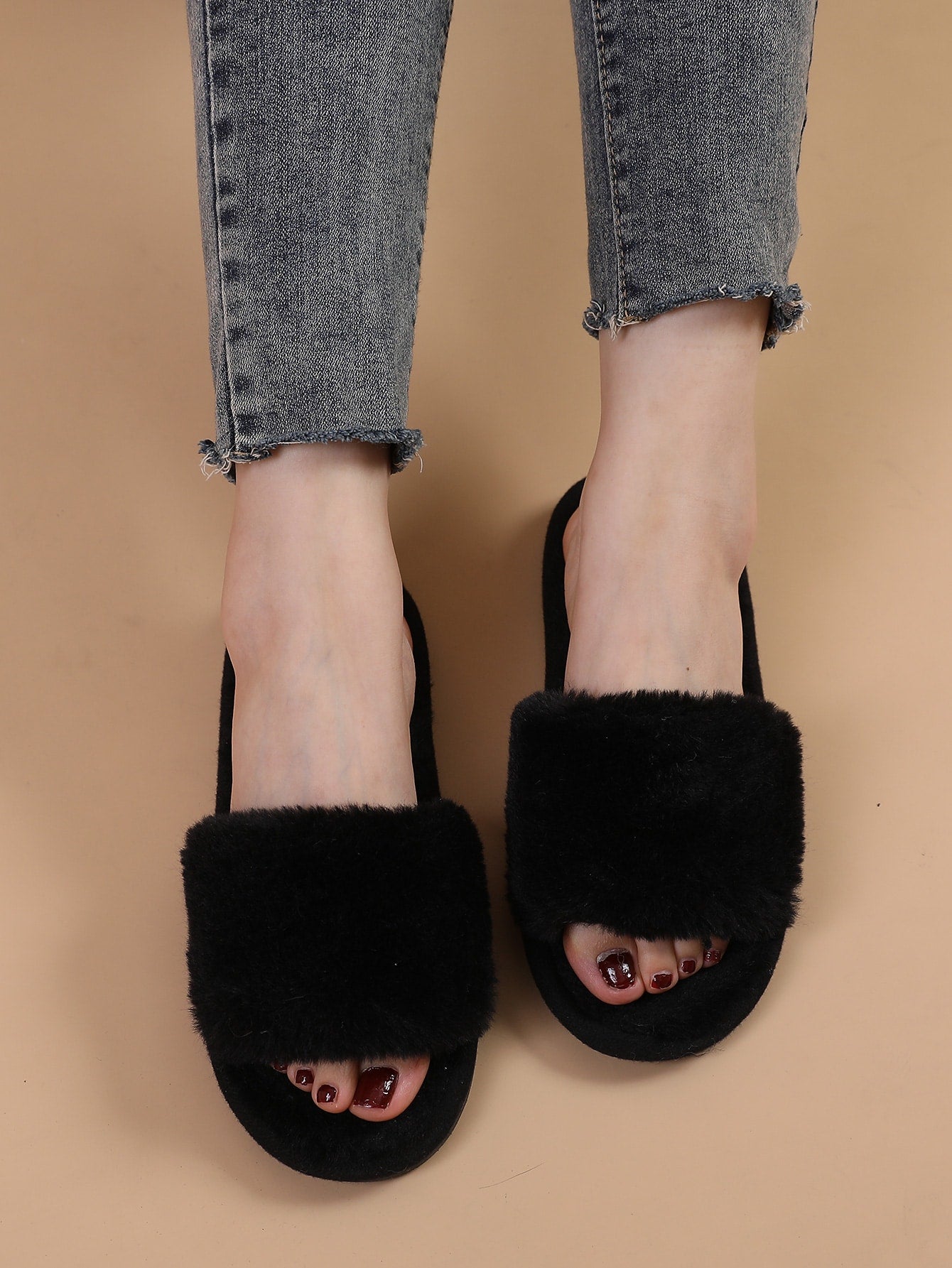 Black Minimalist Fuzzy Bedroom Slippers