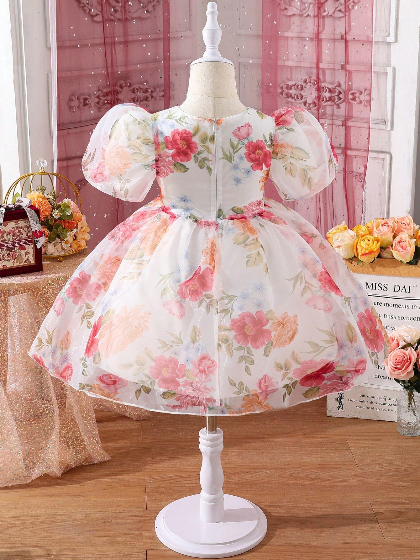 SHEIN Kids SUNSHNE Little Girl'S Fashionable and Sweet Floral Pattern Puff Short-Sleeved Dress