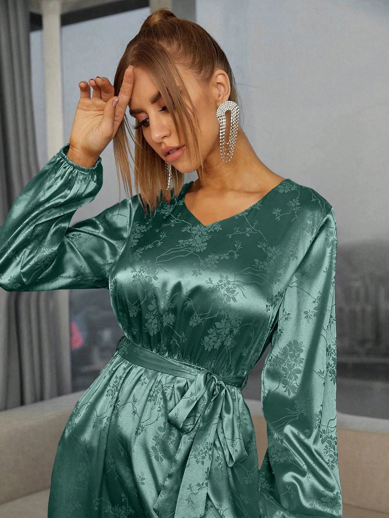 SHEIN Modely Solid Color Jacquard Lantern Sleeve Dress
