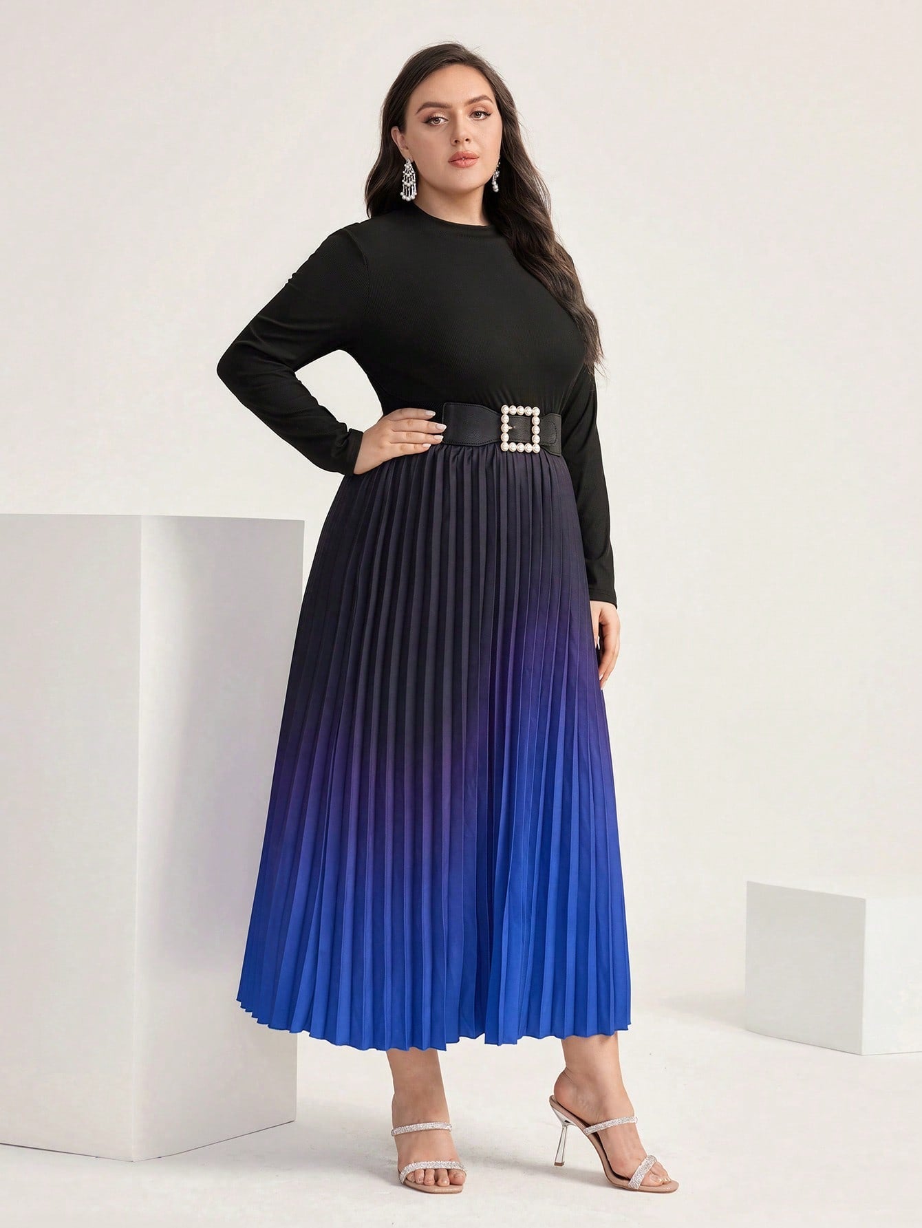SHEIN Modely plus Ombre Pleated Hem Dress without Belt