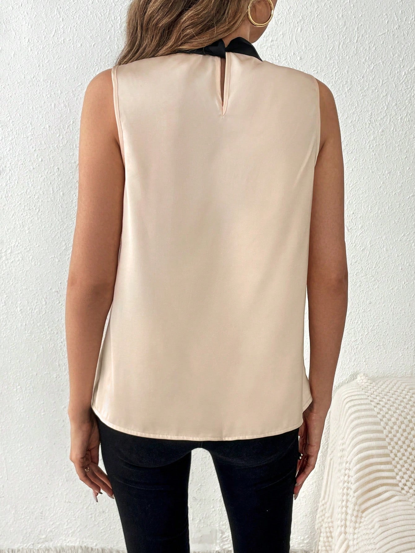 SHEIN Frenchy Tie Neck Sleeveless Blouse