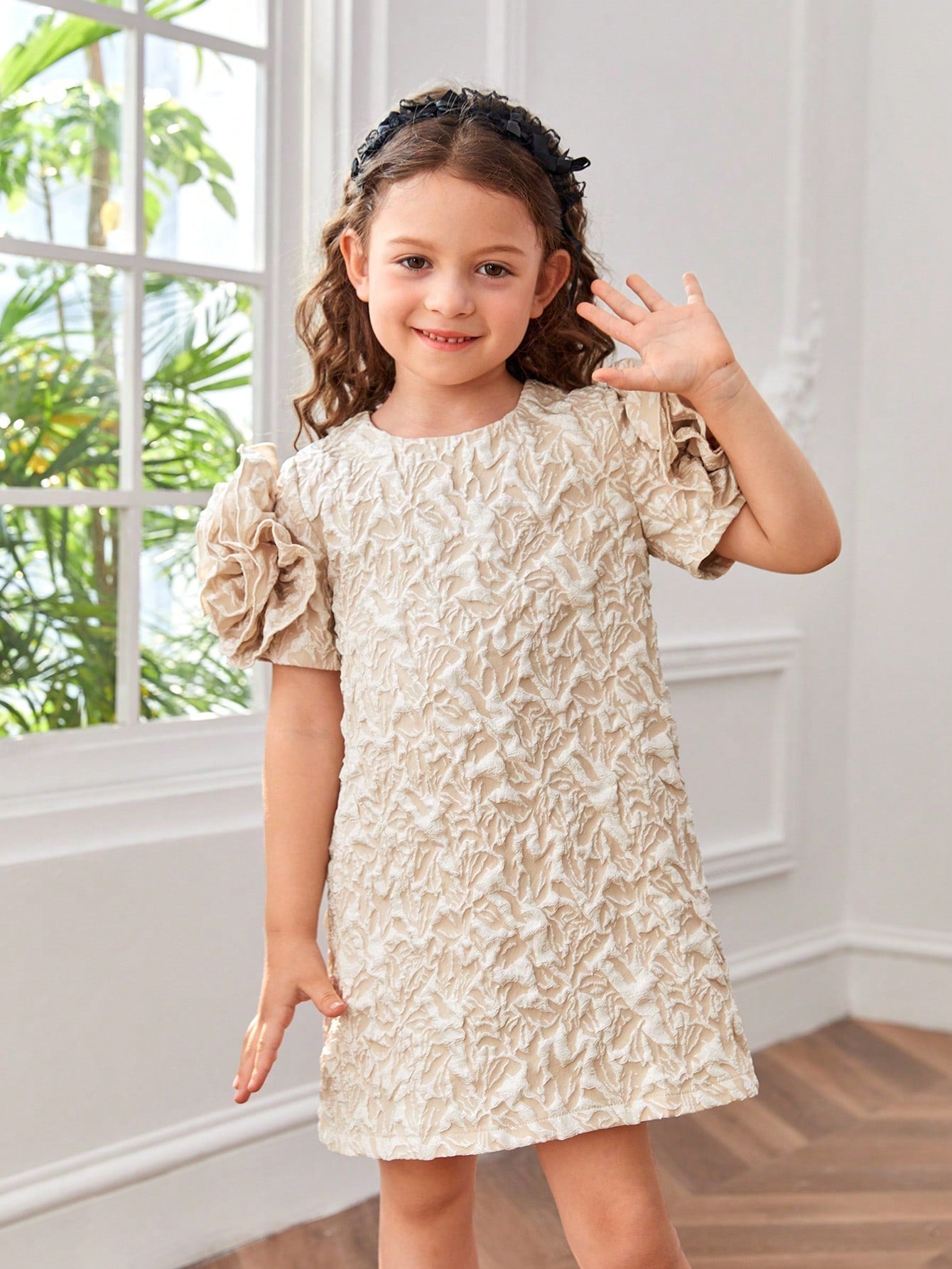 SHEIN Young Girl Woven Bubble Short Sleeve Jacquard Romantic Loose Fit Dress in Solid Color