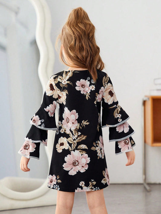 SHEIN Kids FANZEY Little Girls' Knit Flower Detail round Neck Loose Elegant Dress