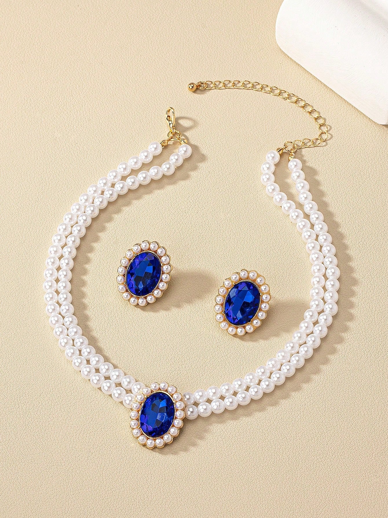 1Set Vintage Luxury Style Earrings and Necklace, Including Pearl Stud Earrings and Short Pearl Pendant Necklace