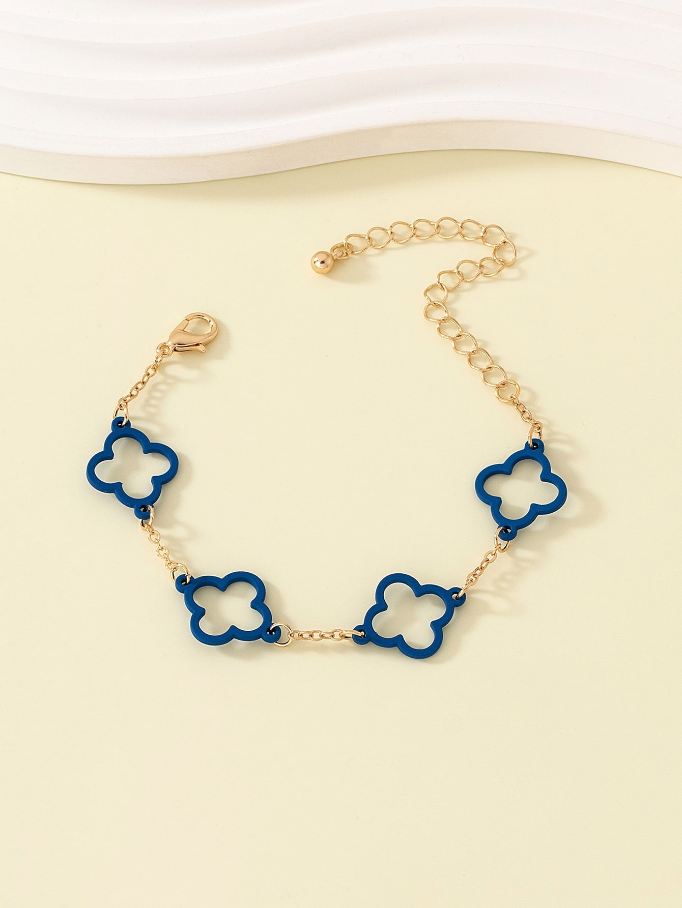1Pc Metallic Punk Gothic Flower Cut-Out Geometric Shape Minimalist Letter Detail Bracelet