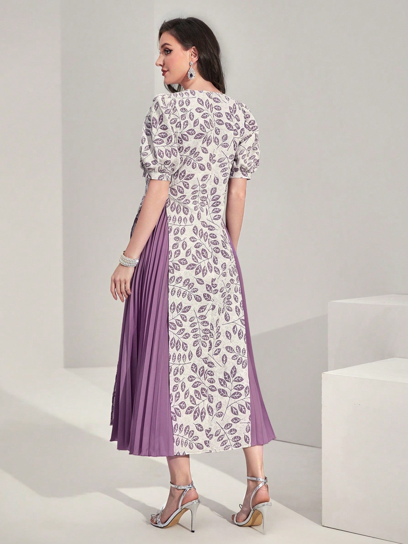 SHEIN Modely Plants Print Puff Sleeve Pleated Hem Dress