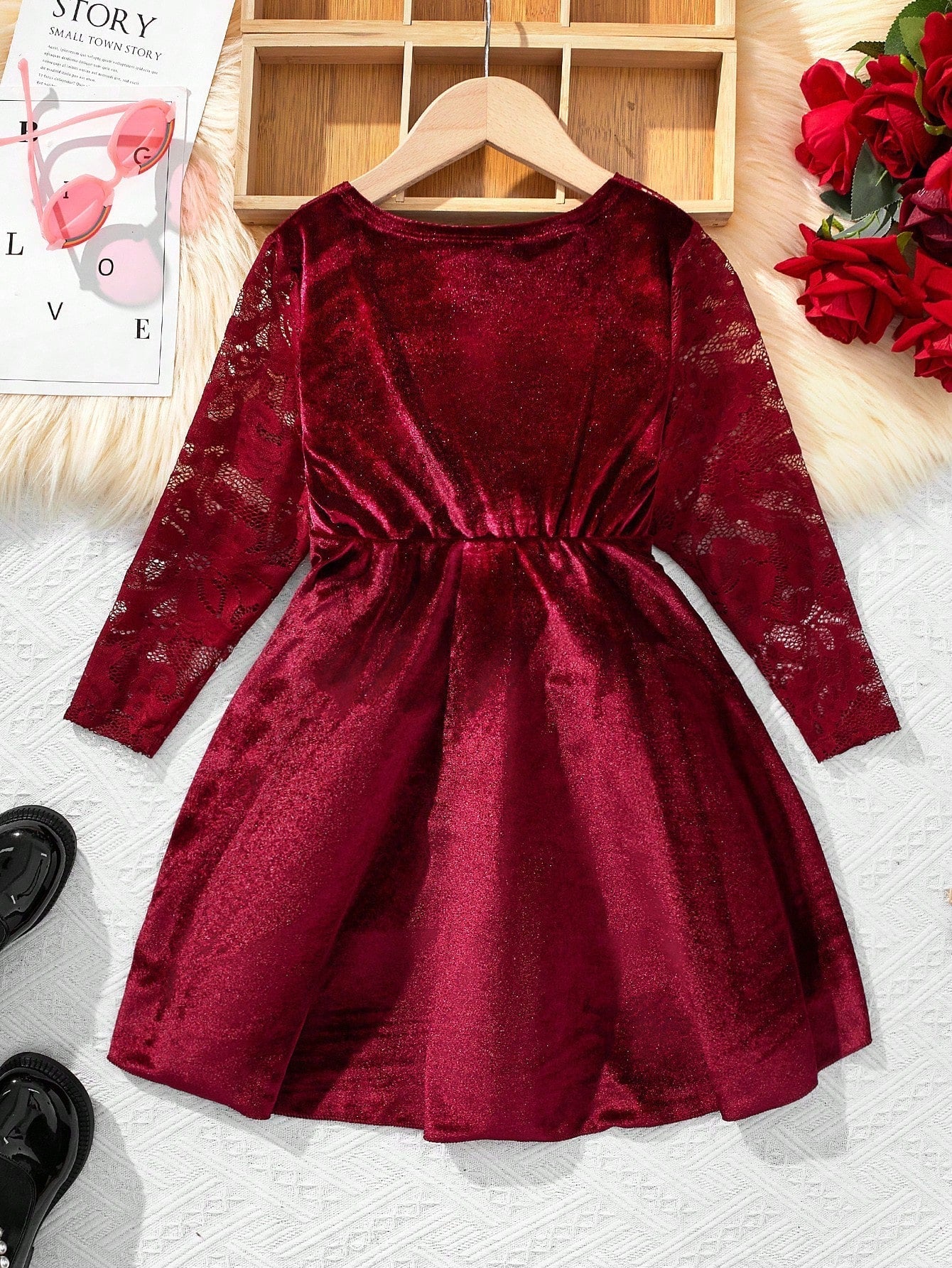 SHEIN Kids EVRYDAY Little Girls' Long Sleeve Irregular Velvet Dress with Lace Patchwork