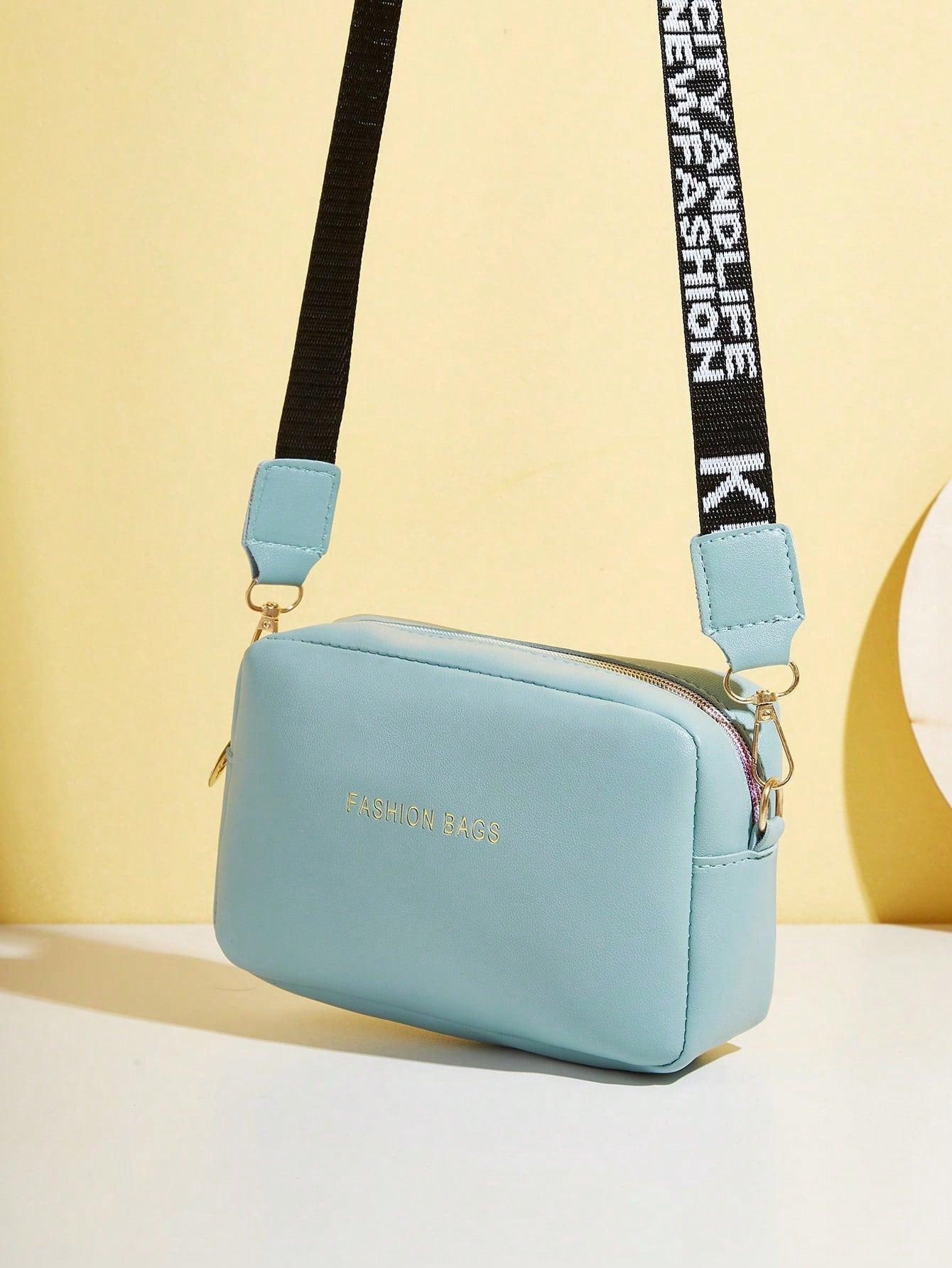 Trendy Square Mini Crossbody Bag with Wide Strap Phone Lipstick Coin Bag Shoulder Bag for Daily Use