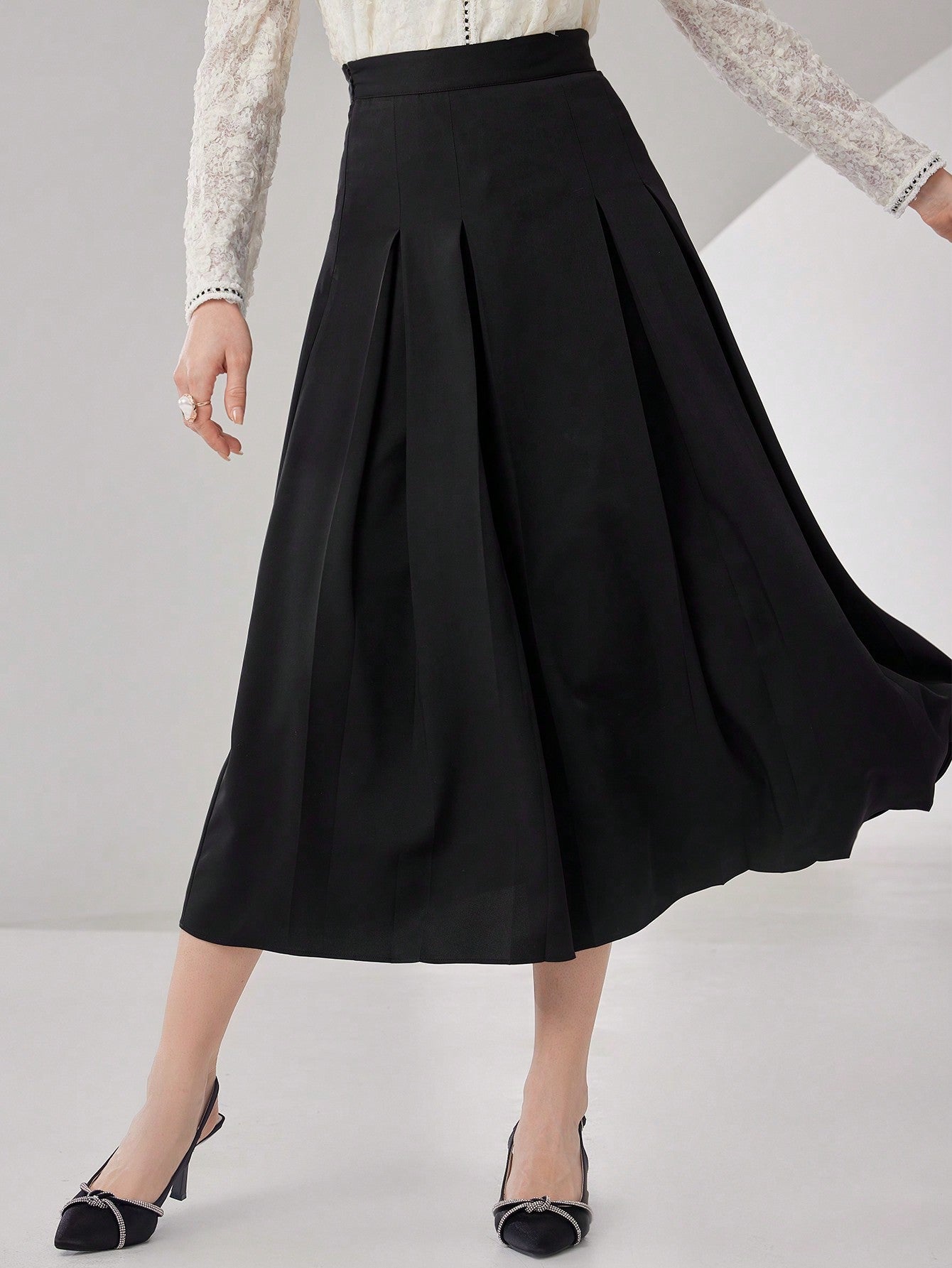 SHEIN Modely Women'S Plain Color Pleated Skirt