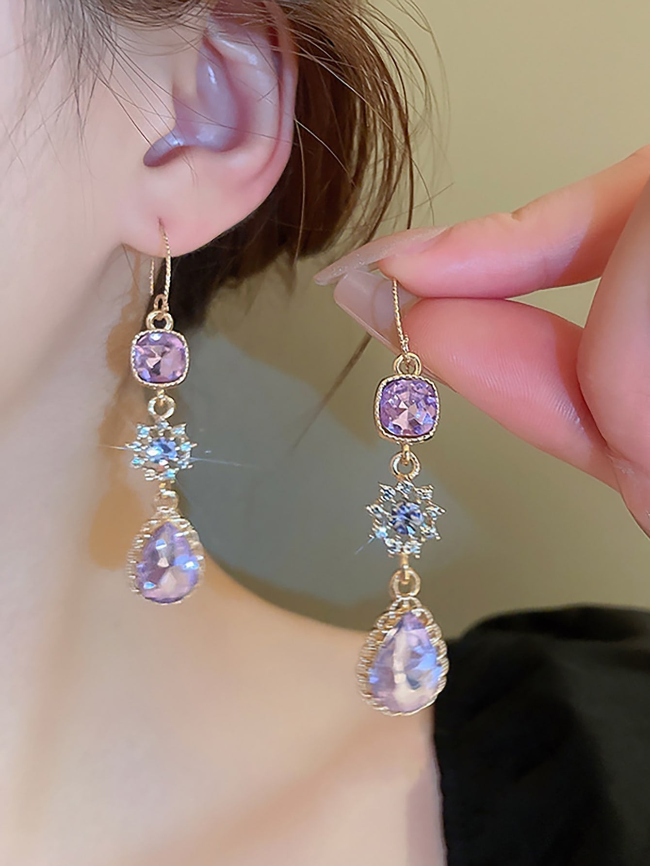1Pair French Style Long Teardrop Shape Emerald & Crystal Stud Earrings for Women, Party