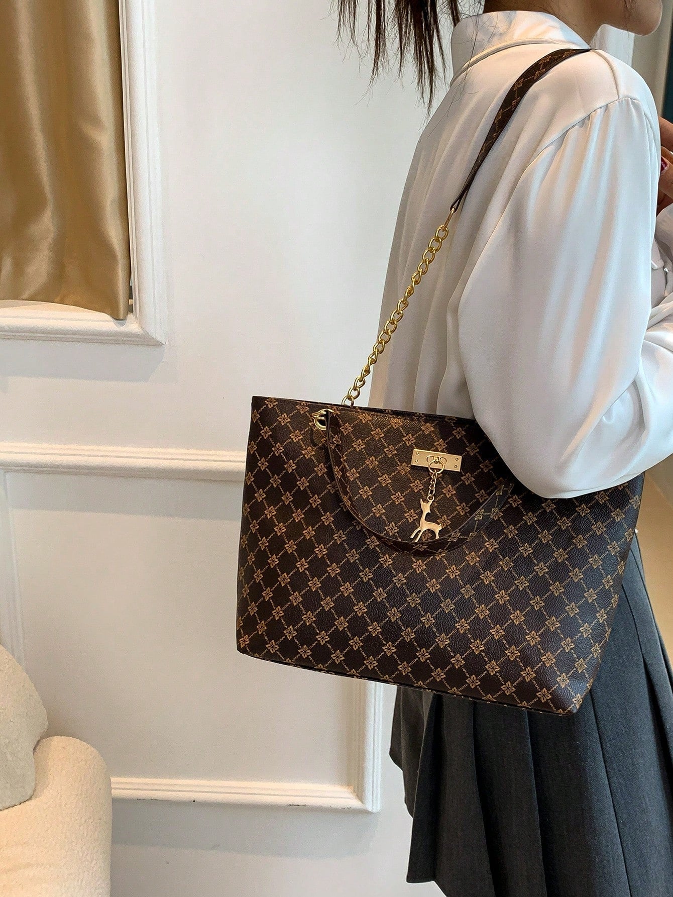 Vintage Retro All-Over Printed Large Capacity Casual Fashion Elegant Deer Pendant Student Tote Bag