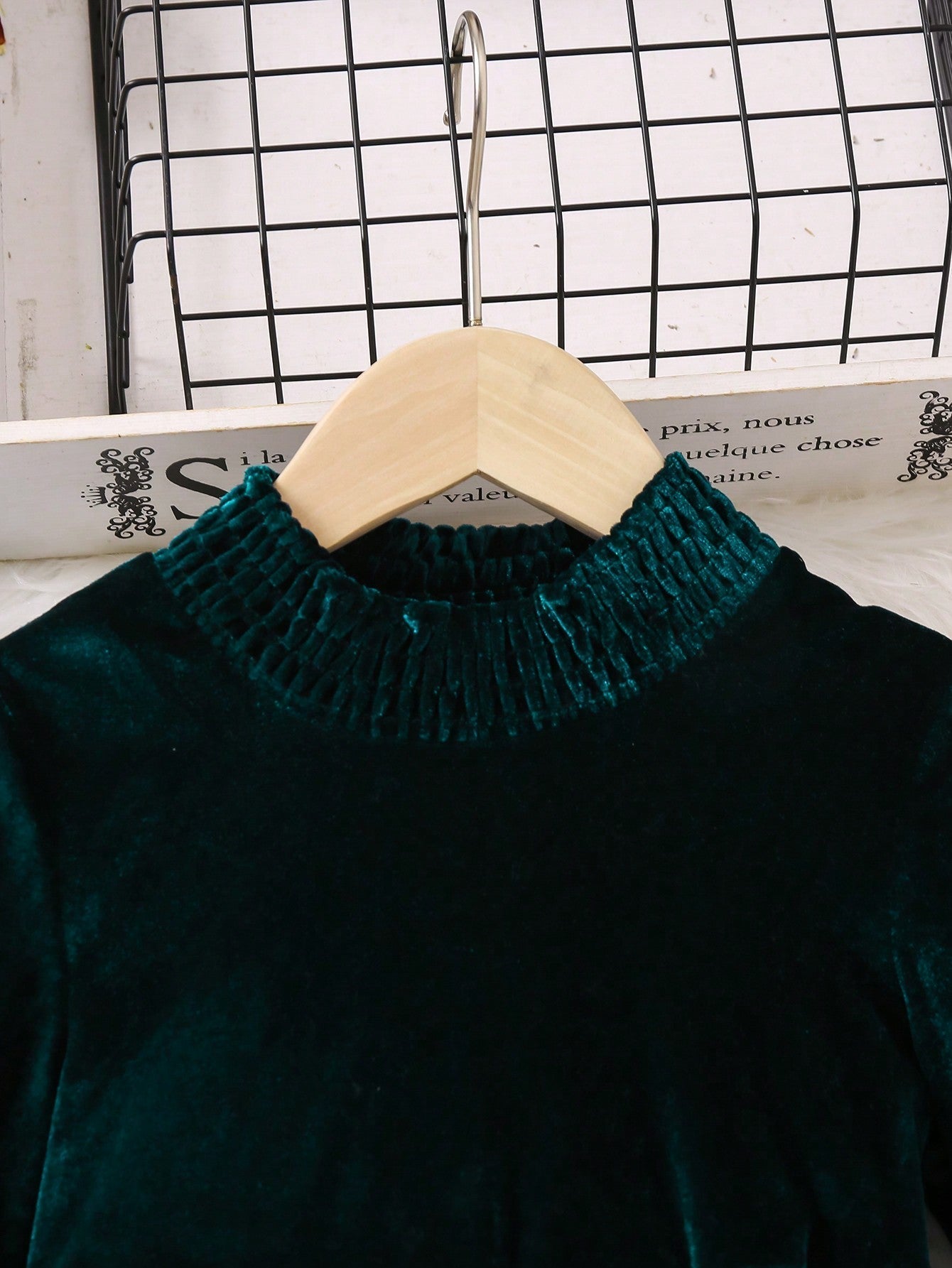 SHEIN Kids FANZEY Young Girl Solid Mock Neck Velvet Dress