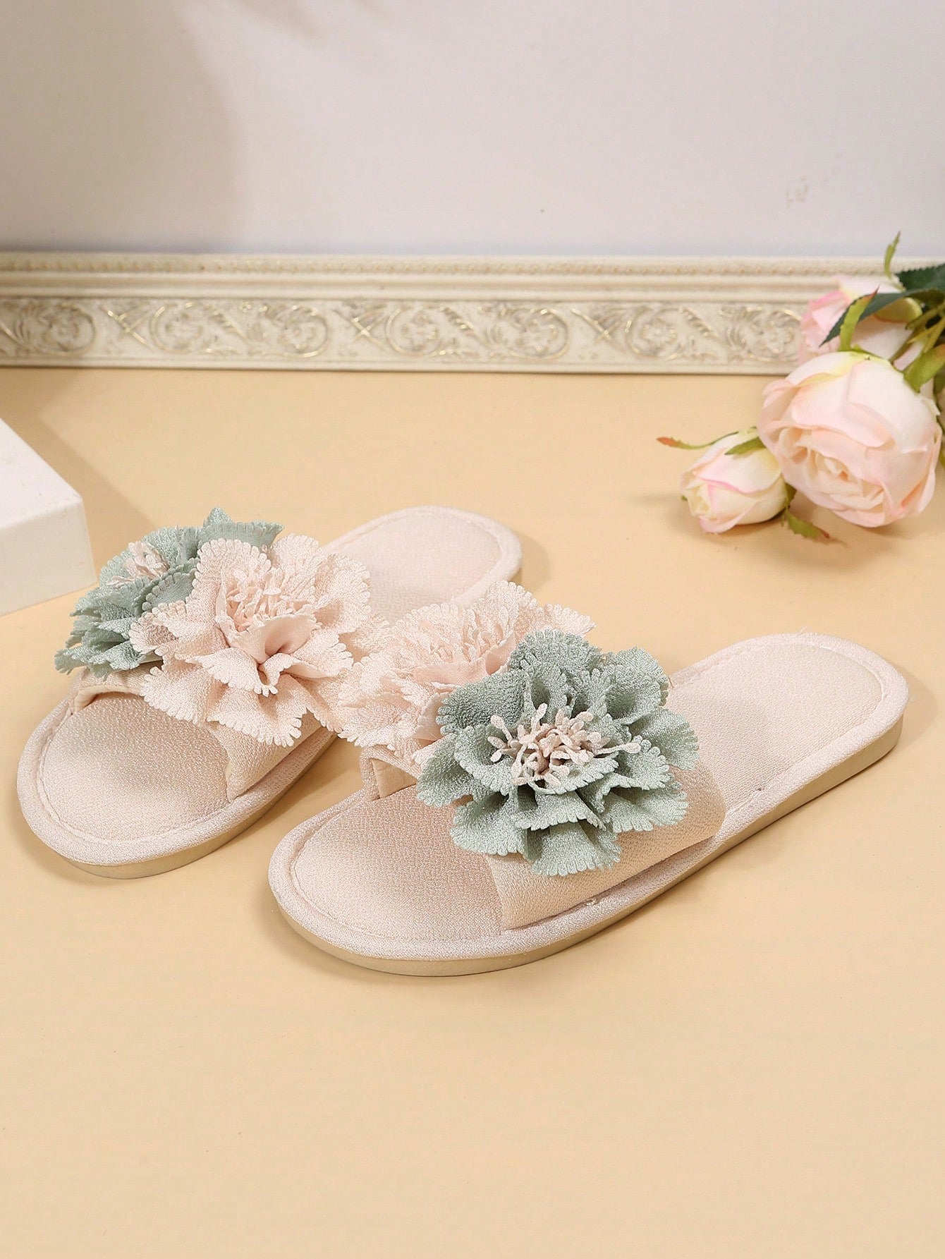 Women Flower Decor Home Slippers, Fashion Canvas Bedroom Slippers