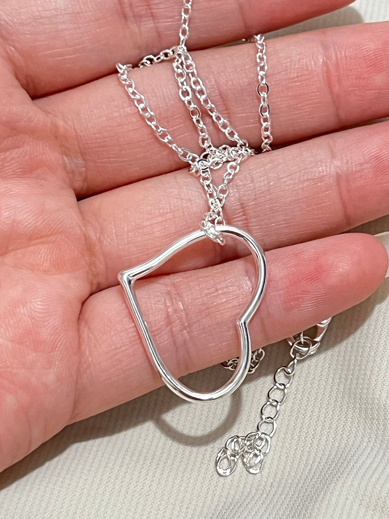 Minimalist Hollow Out Heart Shaped Pendant Necklace for Women, Long Sweater Chain, Brand New