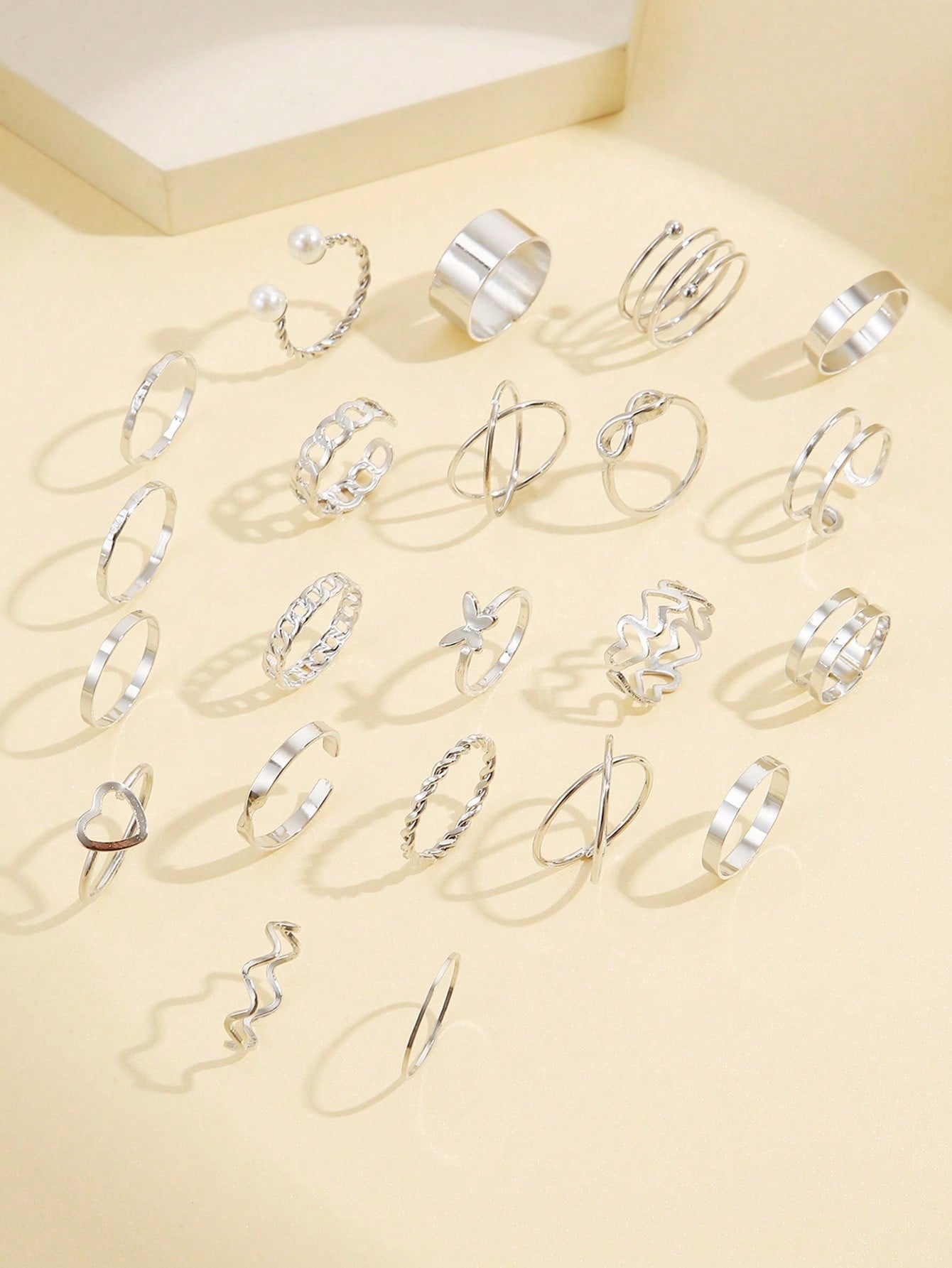 22-Piece Set of Love Butterfly Figure Eight Spiral Cross Imitation Pearl Ring Set for Ladies Date Holiday Gift